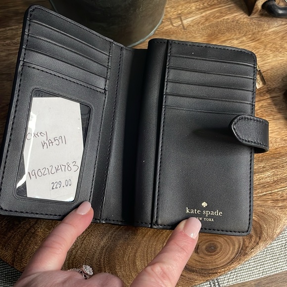 Elegant Quilted Kate Spade Casey Wallet - Picture 7 of 8